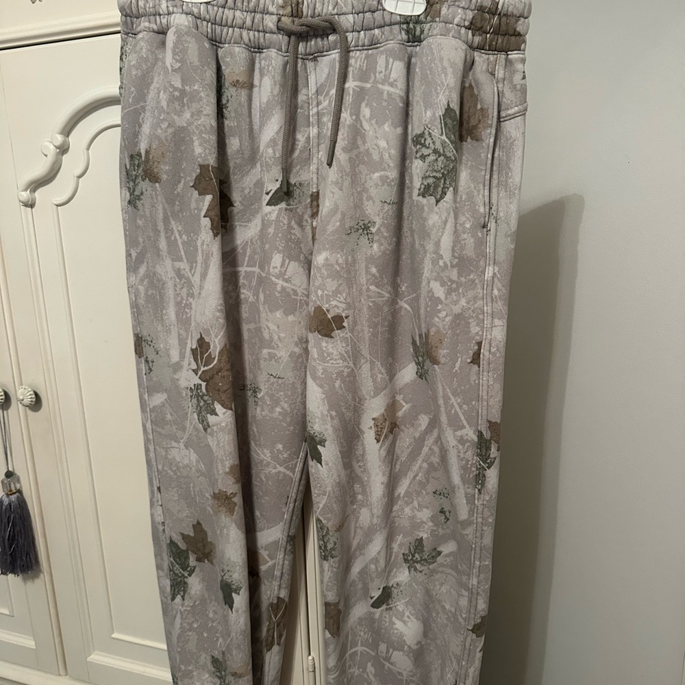 Abercrombie & Fitch Camo joggers